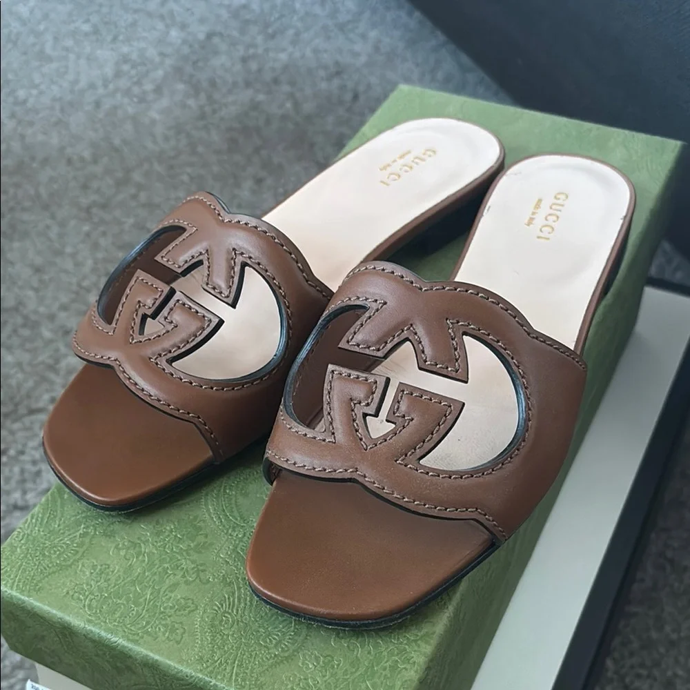 🤎Gucci Women's slide sandal with Interlocking G size 35.5 (US 6) 🤎 - Picture 1 of 8